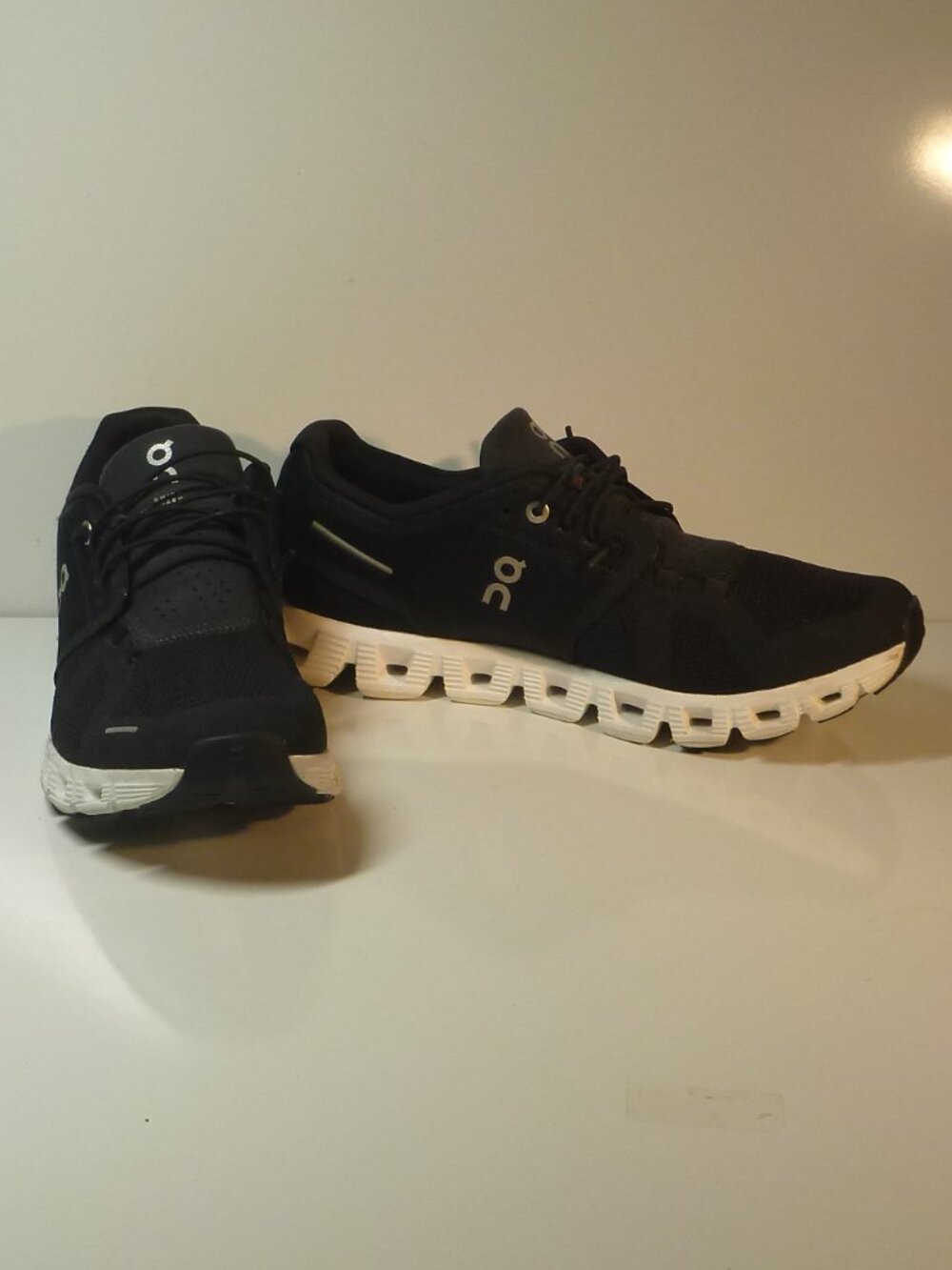 On Cloud 5 Running Shoes Black White Women's Size 8.5 - Picture 3 of 11